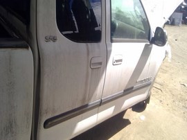2004 TOYOTA TUNDRA, WHITE, EXTD CAB, 4.7L, AT, 4WD.  Z26444